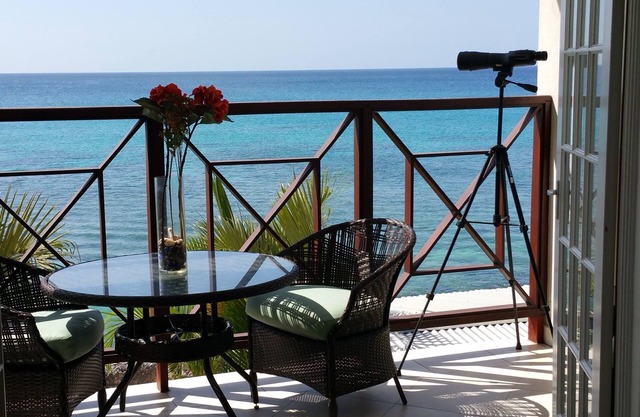 Beachfront - Relaxing views