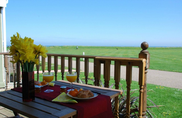 Beachscape, contemporary home, views across to the sea, dog friendly, free wifi