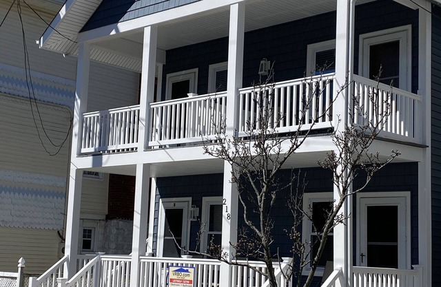 Beachside Condo-Feet To The Beach