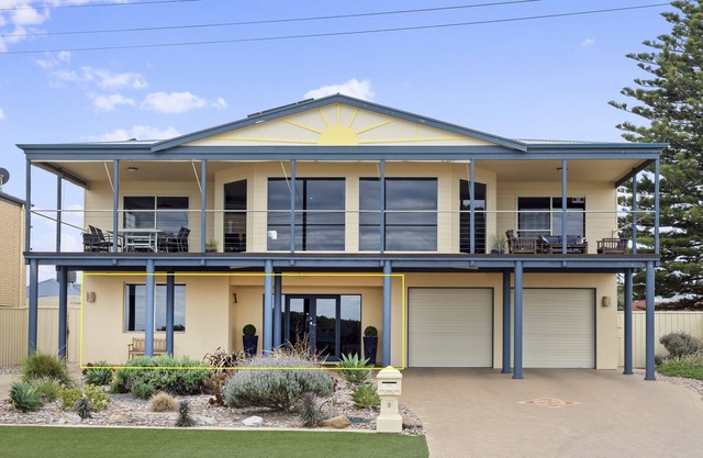 Beachside Escape Right On The Esplanade