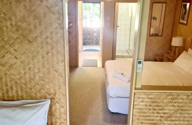 Beachside Motel Room- 3 Beds, Kitchenette & Pool