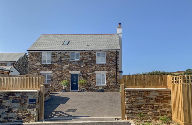 BEACON HOUSE, family friendly, with a garden in St Agnes