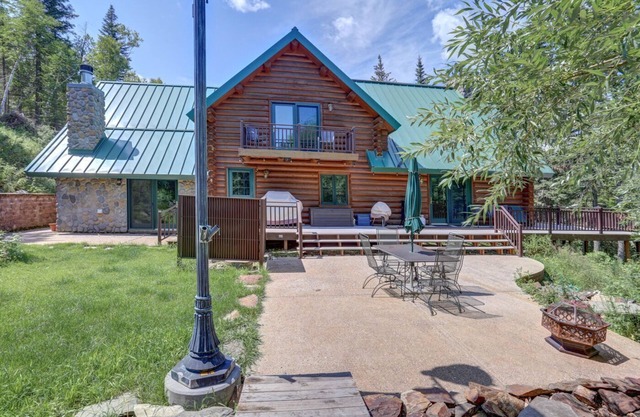 Bear Butte Gulch Lodge | 4 Bed, 2 Bath