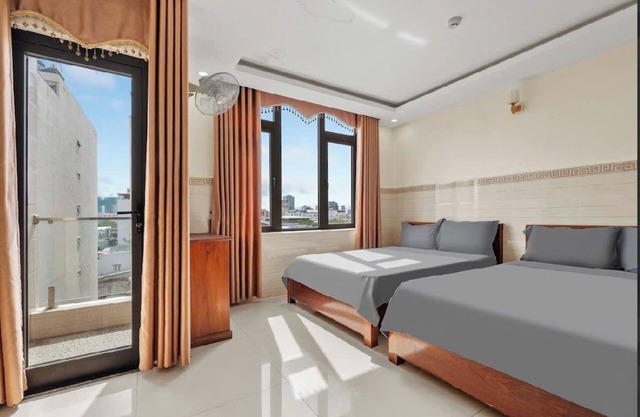 BEAR HOTEL & HOMESTAY