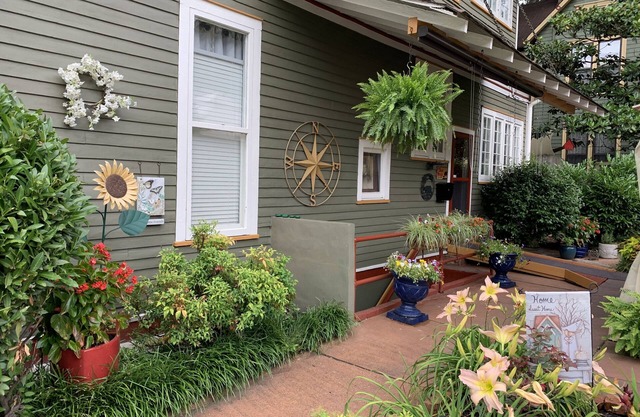 Bear House 1890, Wheland Wing, Upgraded Detailed Amenities, Walk to Cafes, Shops