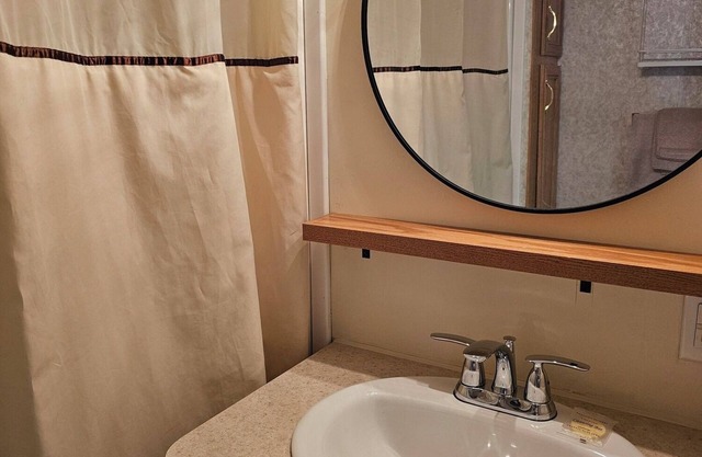 Bears Den Vacation Cabin at Creekside