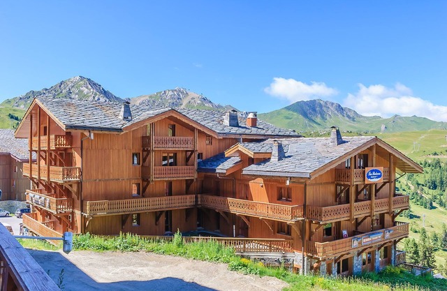 Beau T6 accès direct aux pistes | Piscine et sauna