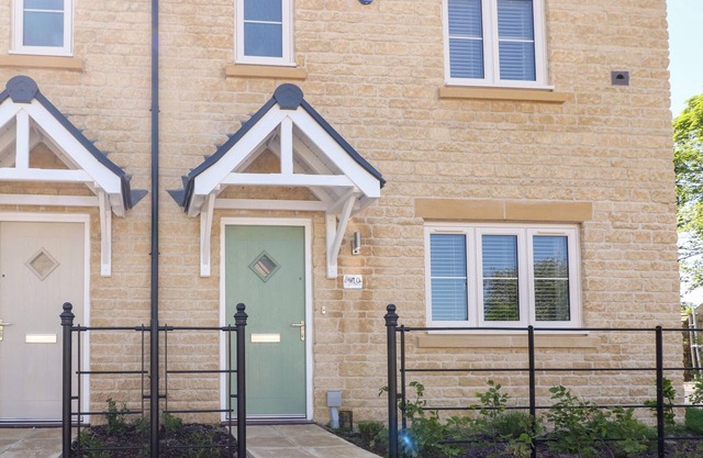 BEAU’S HOUSE, pet friendly, with a garden in Bourton-On-The-Water