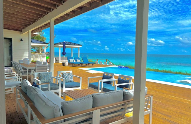 BeauSoleil Beach House, Luxury Private Ocean Front with Infinity Pool/Hot Tub