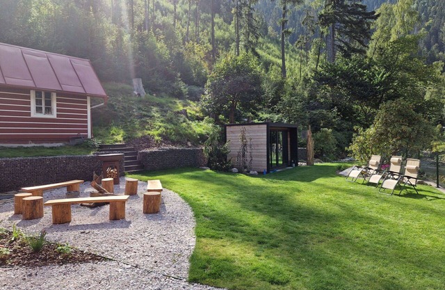 Beautiful private villa for 18 people with WIFI, TV, patio, pets allowed and parking