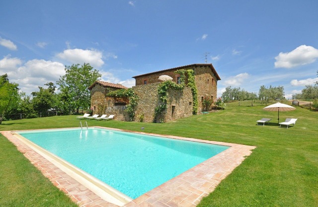 Beautiful apartment for 6 guests with WIFI, pool, terrace, pets allowed and panoramic view