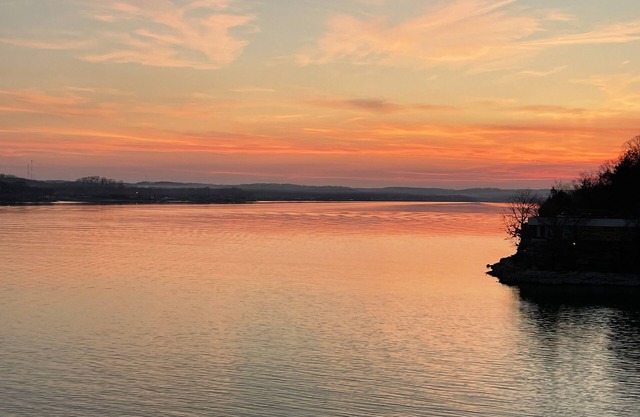 Beautiful Lake of the Ozark views - Main channel, minutes to Bagnell Dam & Golf.