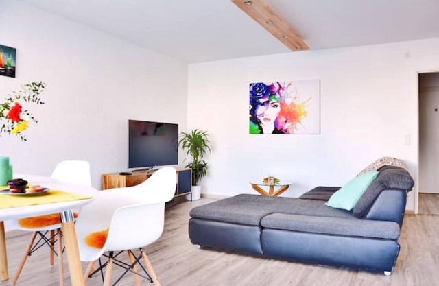 Beautiful, modern apartment by the lake, relax, let go & unwind
