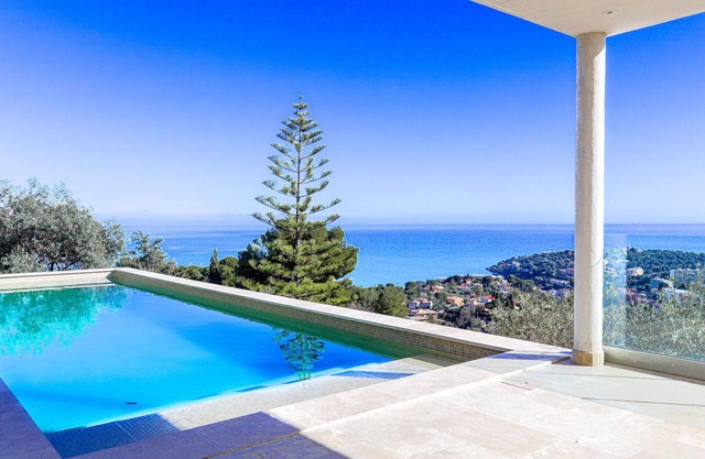 Beautiful private villa for 10 people with private pool, A/C, WIFI, TV and terrace