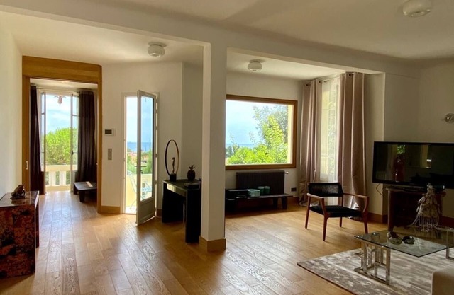 Beautiful villa in Saint-Jean-Cap Ferrat with panoramic sea views.