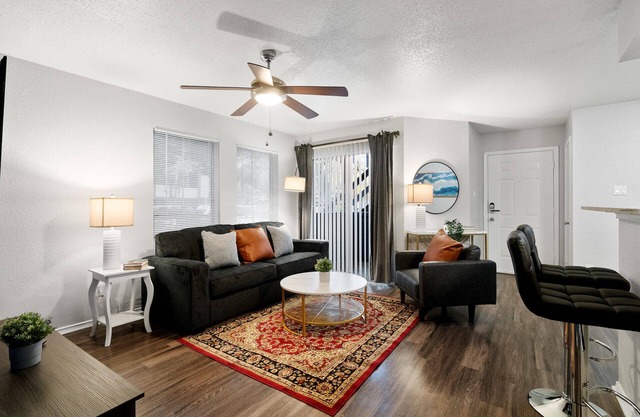 Beautiful 1BD/1BA in University Hills 7737