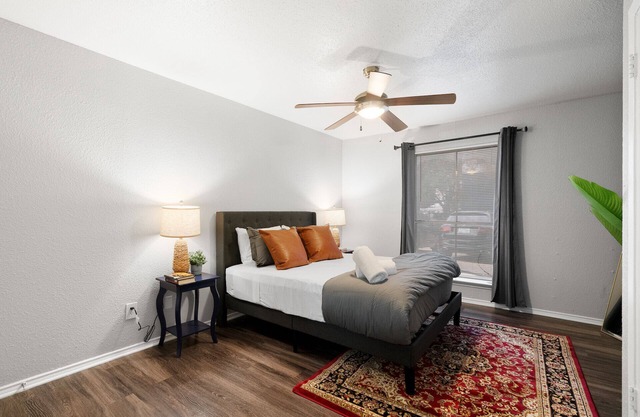 Beautiful 1BD/1BA in University Hills 3633