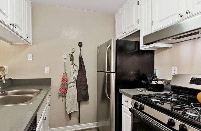 Beautiful 1bd/1ba is Available Immediately! This Beautiful Apartment-home
