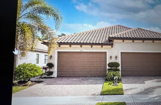 Beautiful 2-bdrm villa in Bonita Springs FL with WiFi, garage, active community
