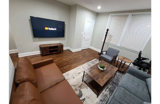 Beautiful 2 Bed/1 Bath & Sofa Bed Near Union Station