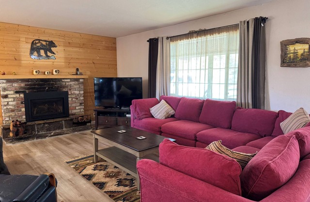 Beautiful 2 bedroom home with fabulous mountain views