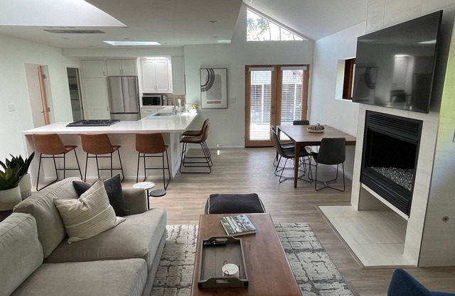 Beautiful 2 Bedroom Home in Santa Monica