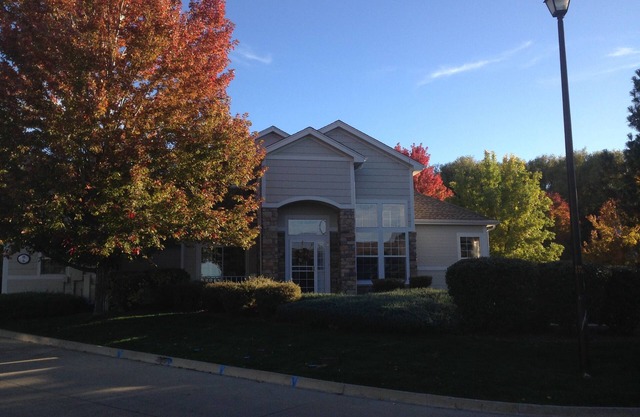 Beautiful 2-bedroom town-home in fantastic gated community in Denver w/WiFi, AC