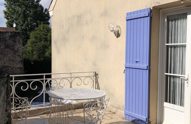 Beautiful 2 room apartment with private terrace and beautiful view over the countryside.