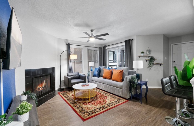 Beautiful 2BD/2BA in University Hills 7306