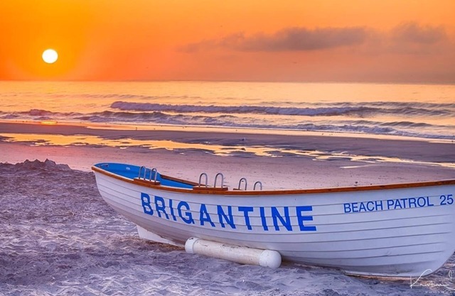 Beautiful 2BR/2BA Condo Steps from the Beach