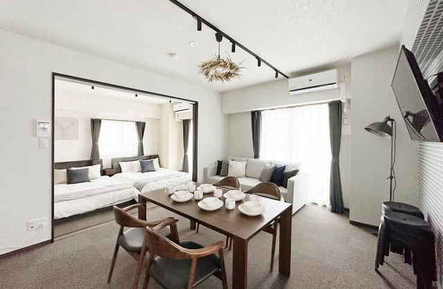 Beautiful 2BR Apt City Center for 10 Ppl