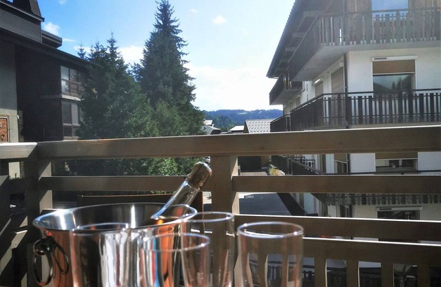 Beautiful 3* 1BR, Les Gets center, terrace, parking, ski and bike storage