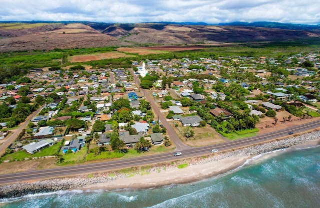 Beautiful 3 br 8 Kekaha Beach house!