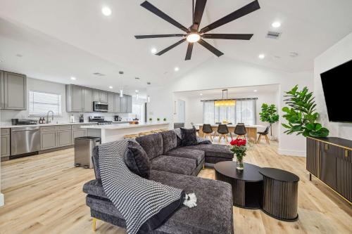 Beautiful 3BD 2BATH Comfortable Home In Houston