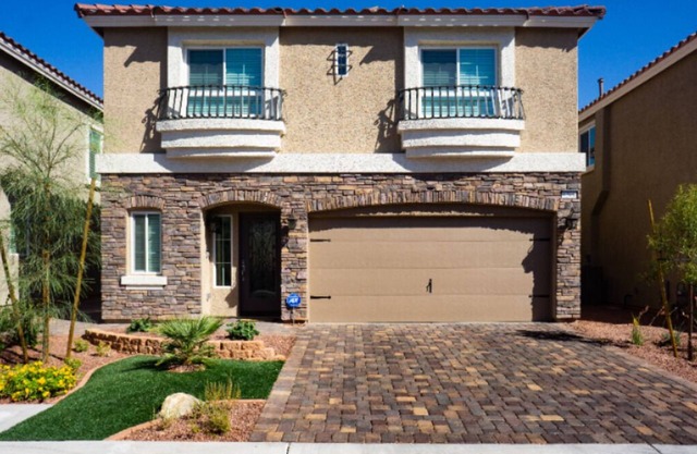 Beautiful 4 bd/2.5 bath home. 5 min from the Strip, Allegiant Stadium & Airport.
