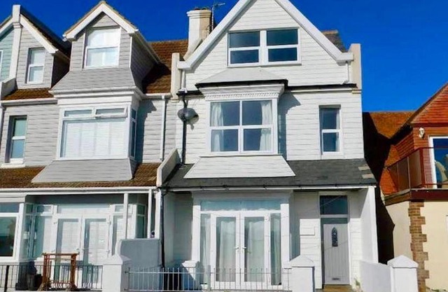 Beautiful 4 Bed Beach House