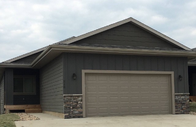 Beautiful 5 bedroom 3 bath cabin at Bridges Bay