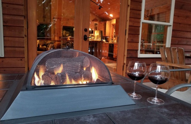 Beautiful 5 Star Guest Cabin in the Mountains, steps from Lake Cle Elum
