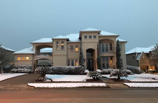 Beautiful 6000 sqft home with beautiful amenities! Ideal for weddings & events