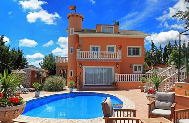 Beautiful 7 Bed Barcelona Castle Villa, Tennis Court, Pool, & BQ House