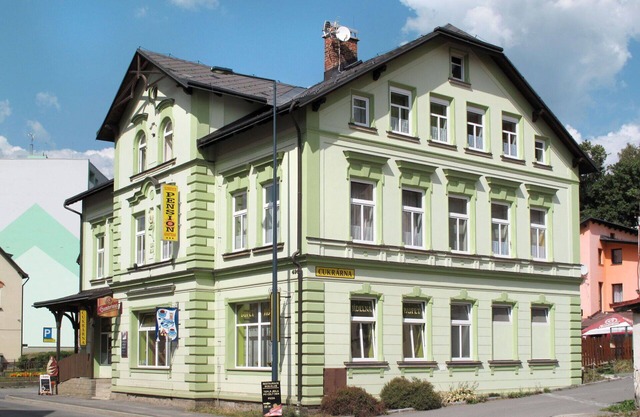 Beautiful apartment for 4 guests with hot tub, WIFI, TV, pets allowed and parking