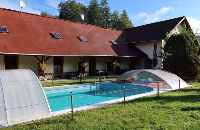 Beautiful apartment for 4 guests with pool, WIFI, TV, patio and parking