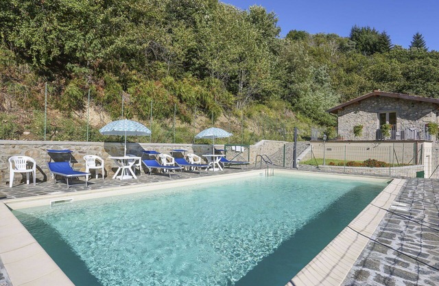Beautiful apartment in villa for 3 people with WIFI, pool, terrace and pets allowed