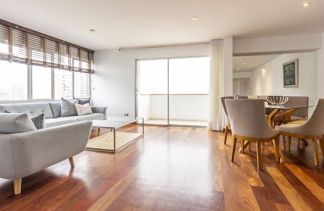 Beautiful and Freshly remodel Condo in the heart of Miraflores