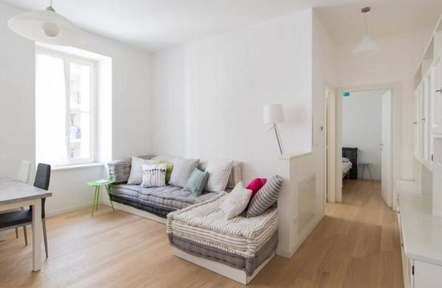 Beautiful and spacious 76 sqm apartment located in a strategic position just a short distance from Piazza Oberdan, Porto Vecchio, Palazzo Gopcevich and Piazza Unita d'Italia. The particular position of the house allows to reach easily the historical cent