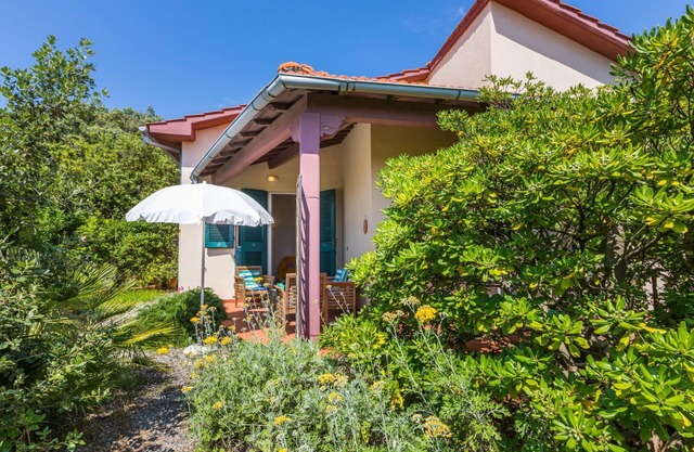 Beautiful apartment for 4 guests with patio