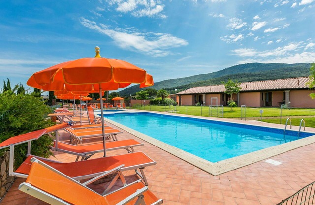 Beautiful apartment in villa for 6 people with A/C, WIFI, pool, TV, terrace and pets allowed