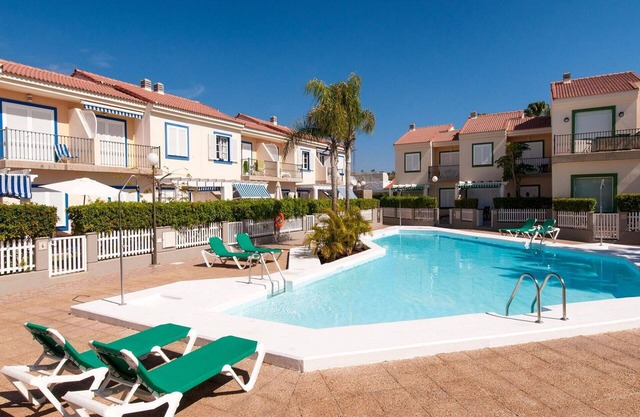 Beautiful apartment for 4 people with WIFI, pool, A/C, TV and patio