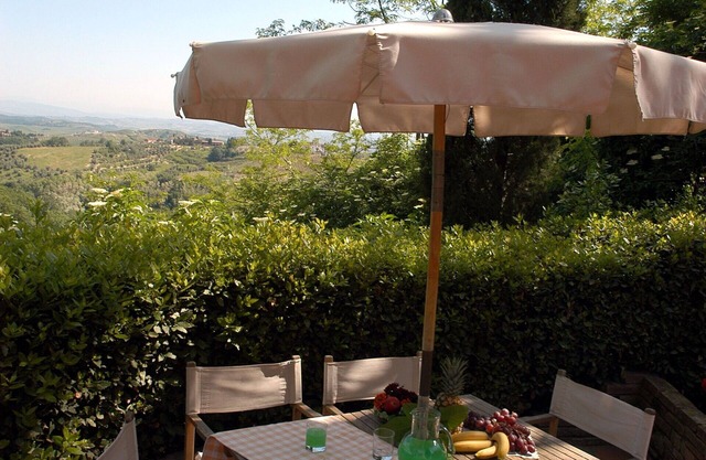 Beautiful apartment for 6 people with A/C, WIFI, pool, TV and pets allowed, close to San Gimignano