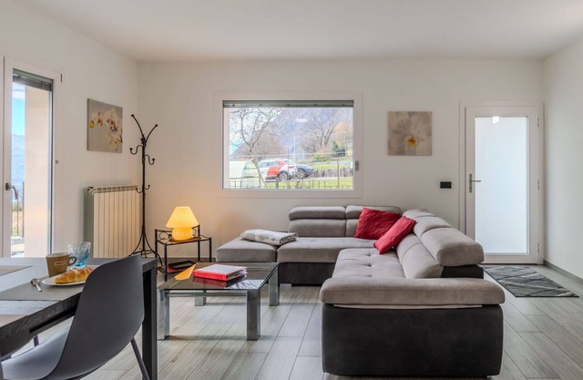Beautiful apartment for 6 guests with WIFI, A/C, TV, terrace and parking